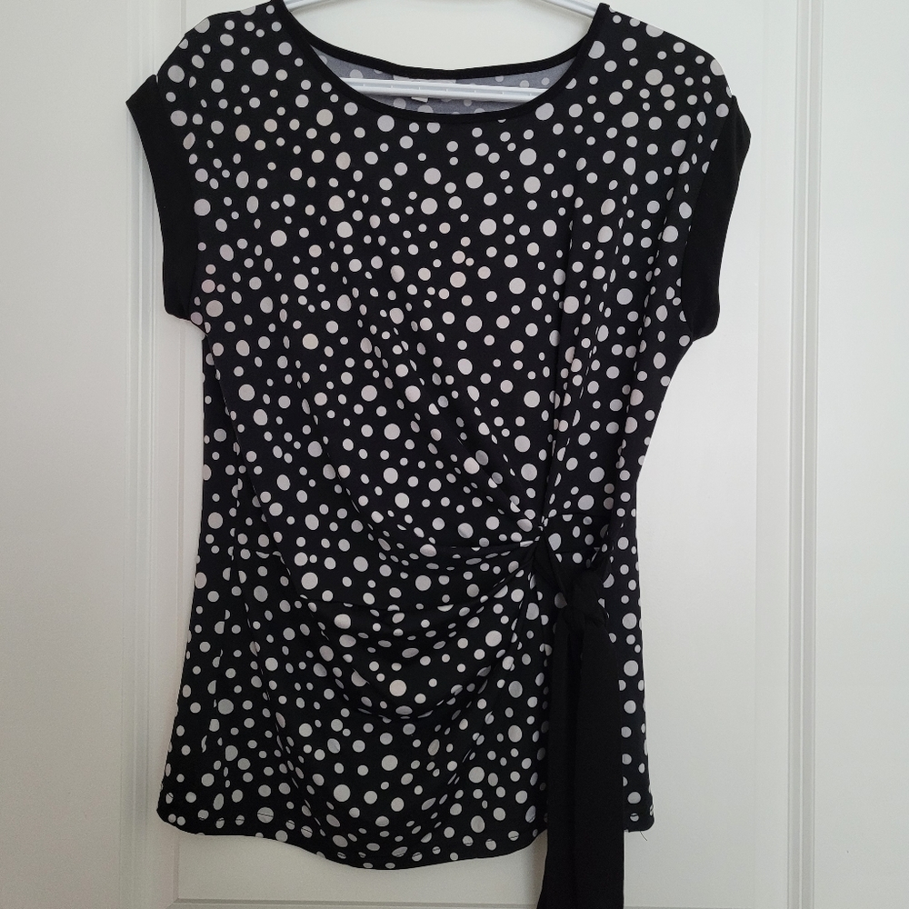 Reitmans polka dot sleeveless top size medium